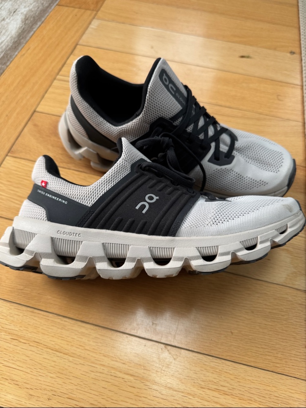 On Running Cloudswift Women’s Athletic Shoes - White/Black